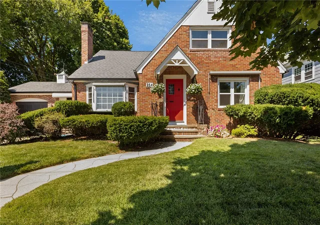 1st image of 254 Mount Pleasant Ave, Providence, RI 02908 | MLS# 1419186