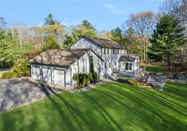 Photo 3 of Sale Pending at 10 Oak Hl Rd, Hope, RI 02831 | MLS# 1419249 | Listing updated on 2026-08-27