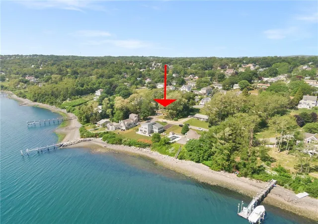 3rd image of 10 Johnnycake Ln, Portsmouth, RI 02871 | MLS# 1419322
