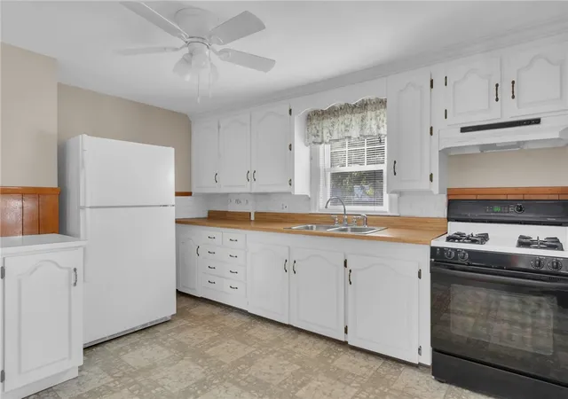 Photo 4 of Sale Pending at 216 Riverside Ave, Warwick, RI 02889 | MLS# 1419347 | Listing updated on 2026-08-28