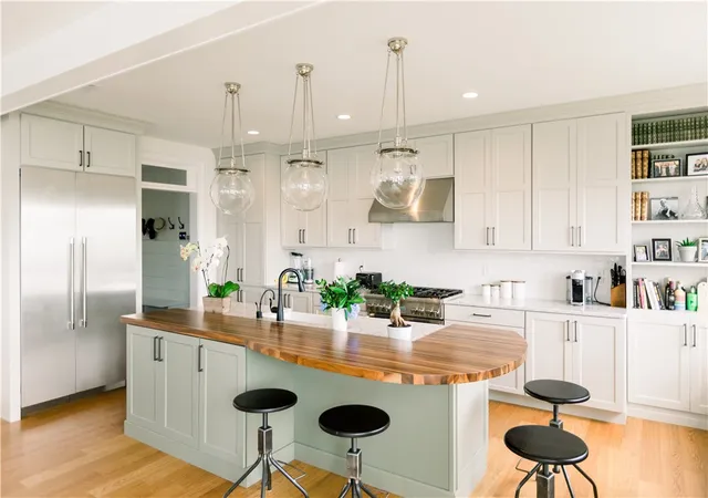 Photo 2 of Single family home for sale at 02 Highland Woods Dr, East Greenwich, RI 02818 | MLS# 1419392 | Listing updated on 2026-08-10