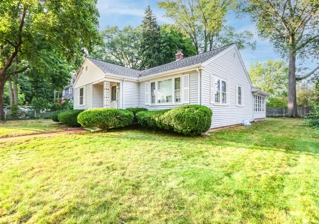 Photo 5 of Single family home for sale at 29 Edward Ave, Rumford, RI 02916 | MLS# 1419361 | Listing updated on 2026-08-01
