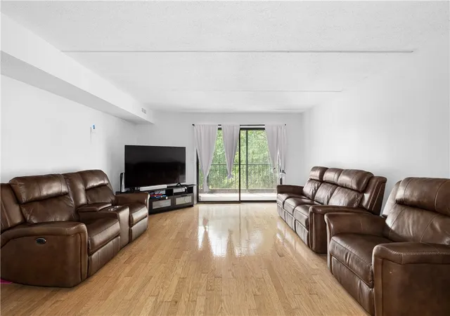 4th image of 650 Greenwich Ave #6-204, West Warwick, RI 02893 | MLS# 1419418