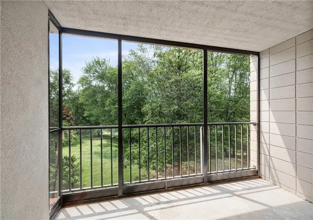 5th image of 650 Greenwich Ave #6-204, West Warwick, RI 02893 | MLS# 1419418
