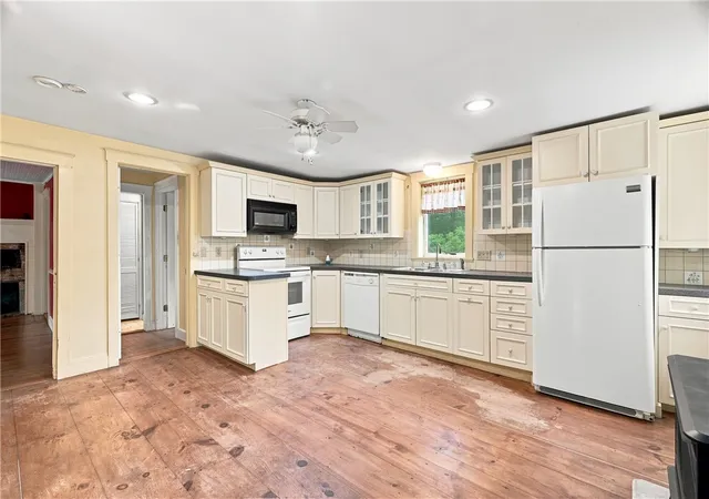 Photo 3 of Single family home for sale at 225 Iron Mine Hl Rd, North Smithfield, RI 02896 | MLS# 1419465 | Listing updated on 2026-08-11