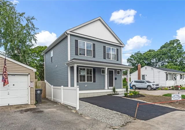 Photo 3 of Single family home for sale at 10 Fyffe Ave, Cranston, RI 02920 | MLS# 1419554 | Listing updated on 2026-08-01