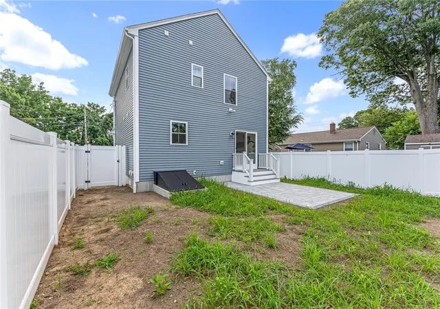 Photo 3 of Single family home for sale at 10 Fyffe Ave, Cranston, RI 02920 | MLS# 1419554 | Listing updated on 2026-08-01