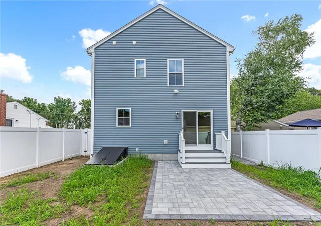 Photo 4 of Single family home for sale at 10 Fyffe Ave, Cranston, RI 02920 | MLS# 1419554 | Listing updated on 2026-08-01
