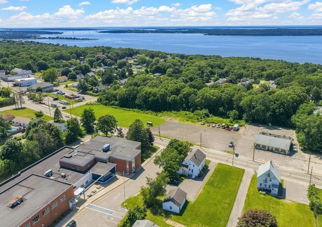 34th image of 228 Main Rd, Tiverton, RI 02878 | MLS# 1419331