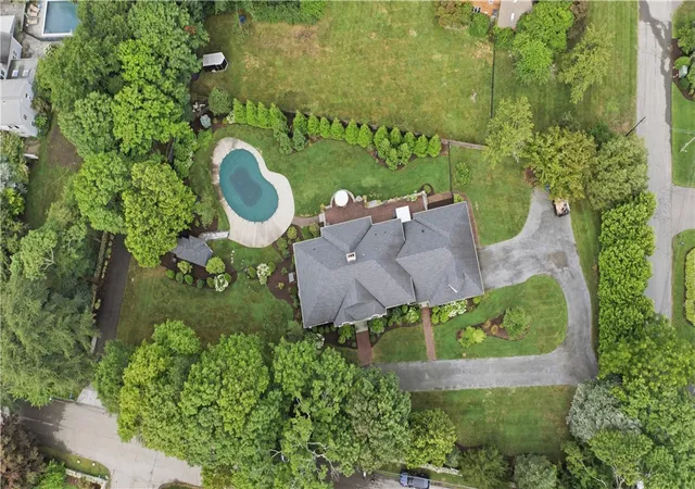 2nd image of 337 Rumstick Rd, Barrington, RI 02806 | MLS# 1418786