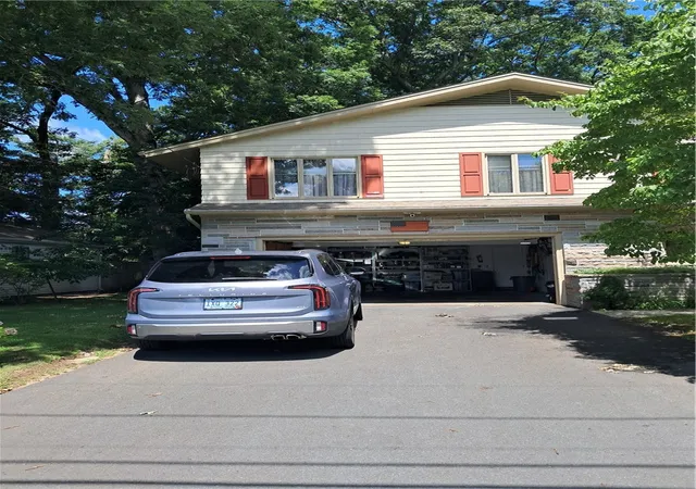 2nd image of 105 Summit Dr, Cranston, RI 02920 | MLS# 1419800