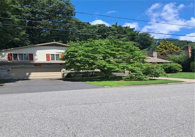 3rd image of 105 Summit Dr, Cranston, RI 02920 | MLS# 1419800