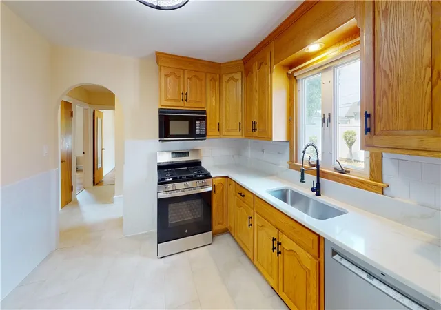 5th image of 181 Fiat Ave, Cranston, RI 02910 | MLS# 1419827