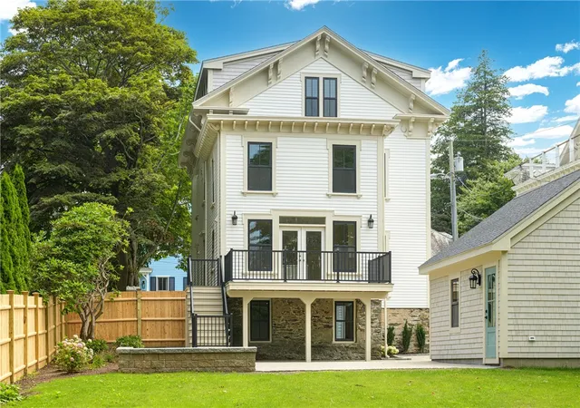 5th image of 28 Mount Vernon St, Newport, RI 02840 | MLS# 1419696