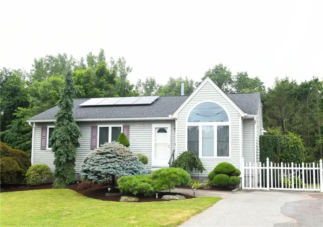 3rd image of 9 Mallory Ct, Cranston, RI 02910 | MLS# 1419740