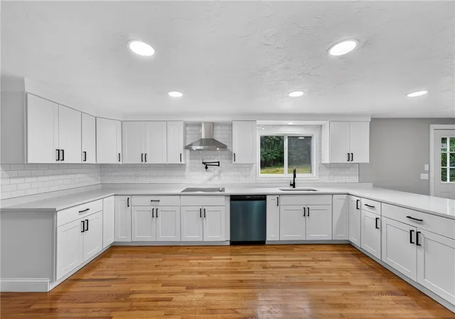 4th image of 635 Iron Mine Hill Rd, North Smithfield, RI 02896 | MLS# 1419858