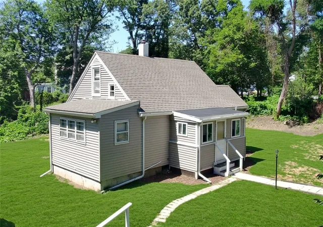 2nd image of 21 Narragansett Rd, Cumberland, RI 02864 | MLS# 1419823
