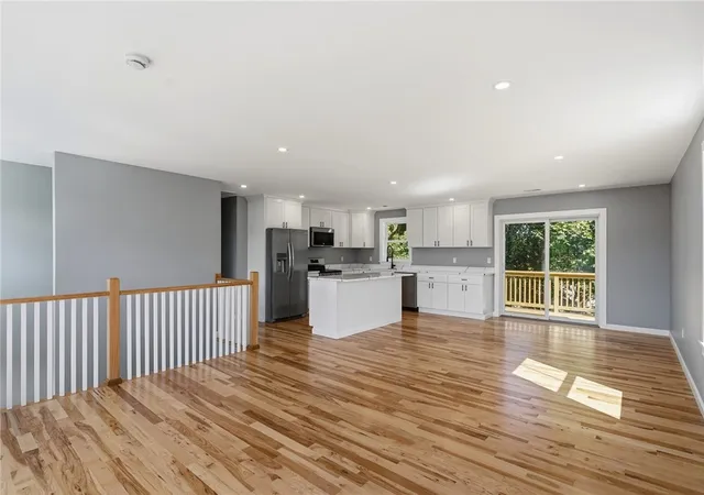 3rd image of 8 Fairgreen Dr, West Warwick, RI 02893 | MLS# 1419924