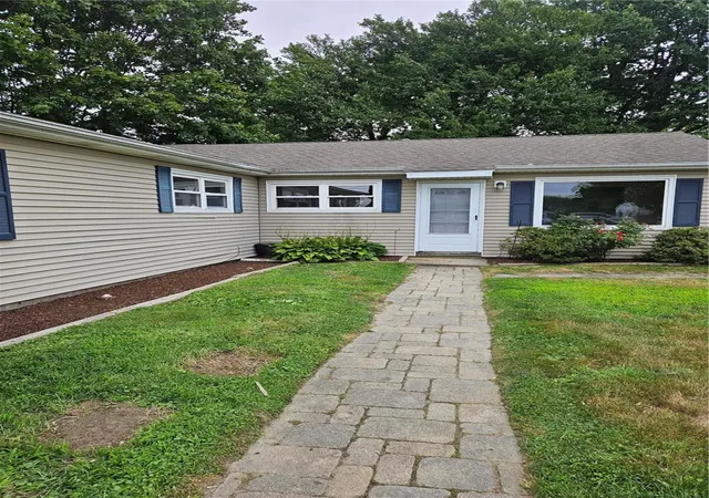 2nd image of 28 Ludlow Rd, Middletown, RI 02842 | MLS# 1419887