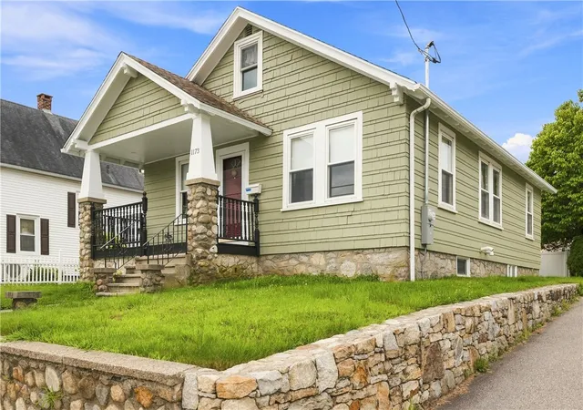 Photo 3 of Sale Pending at 1173 Park Ave, Woonsocket, RI 02895 | MLS# 1420098 | Listing updated on 2026-08-17