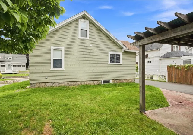 Photo 4 of Sale Pending at 1173 Park Ave, Woonsocket, RI 02895 | MLS# 1420098 | Listing updated on 2026-08-17