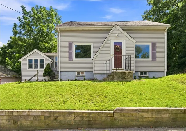 Photo 3 of Sale Pending at 31 Coolidge Ave, Woonsocket, RI 02895 | MLS# 1420143 | Listing updated on 2026-08-18