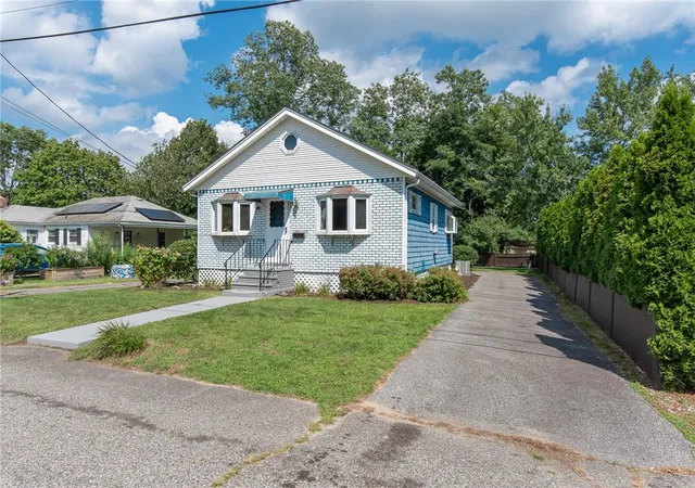 Photo 3 of Sale Pending at 10 Elmhurst St, Warwick, RI 02889 | MLS# 1420138 | Listing updated on 2026-08-14
