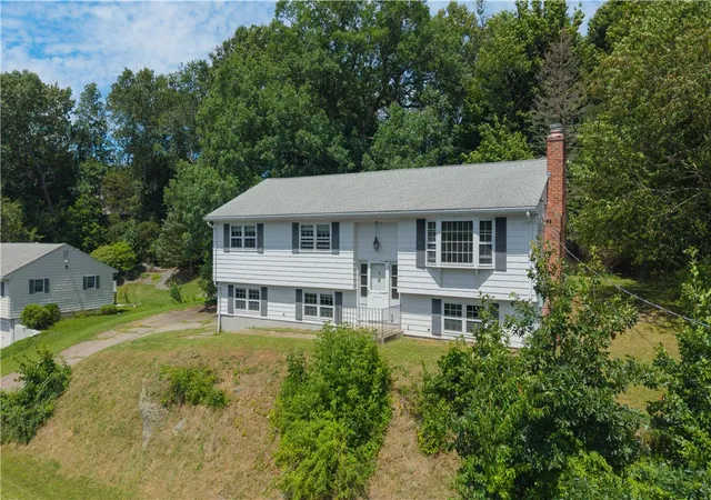 Photo 2 of Sale Pending at 5 Allan Dr, Lincoln, RI 02865 | MLS# 1420234 | Listing updated on 2026-09-16