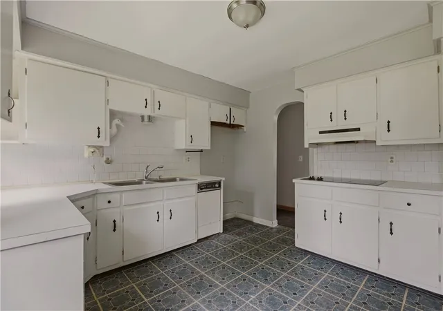 Photo 2 of Single family home for sale at 1639 Bulgarmarsh Rd, Tiverton, RI 02878 | MLS# 1419303 | Listing updated on 2026-08-23