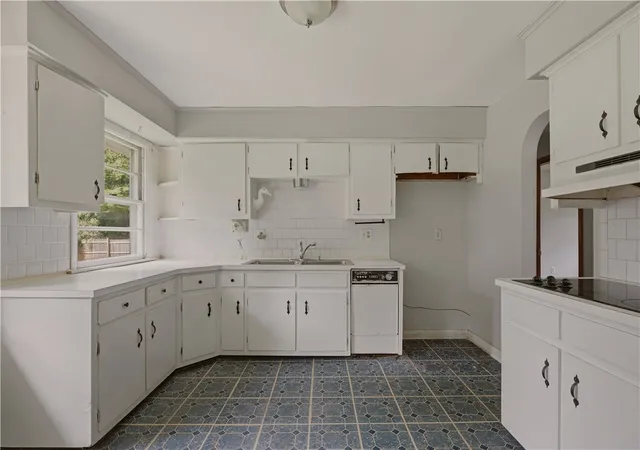 Photo 3 of Single family home for sale at 1639 Bulgarmarsh Rd, Tiverton, RI 02878 | MLS# 1419303 | Listing updated on 2026-08-23