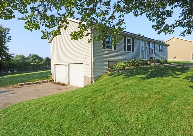 Photo 2 of Single family home for sale at 61 Amesbury Cir, Middletown, RI 02842 | MLS# 1420313 | Listing updated on 2026-10-06