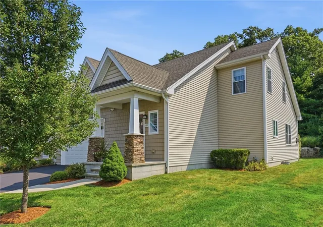 Photo 3 of Sale Pending at 4 Justin Cir #D, Smithfield, RI 02917 | MLS# 1420382 | Listing updated on 2026-08-24