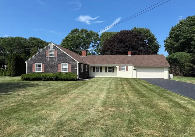Photo 3 of Sale Pending at 5 South Dr, Middletown, RI 02842 | MLS# 1420437 | Listing updated on 2026-08-23