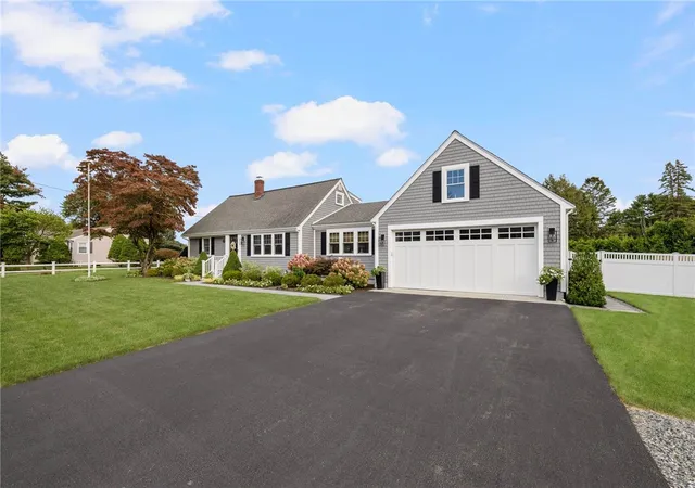 Photo 3 of Sale Pending at 129 Fieldwood Ave, Seekonk, MA 02771 | MLS# 1420544 | Listing updated on 2026-09-15
