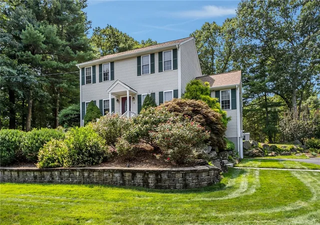 Photo 3 of Sale Pending at 5 Lauretta Ln, Lincoln, RI 02865 | MLS# 1420762 | Listing updated on 2026-08-21