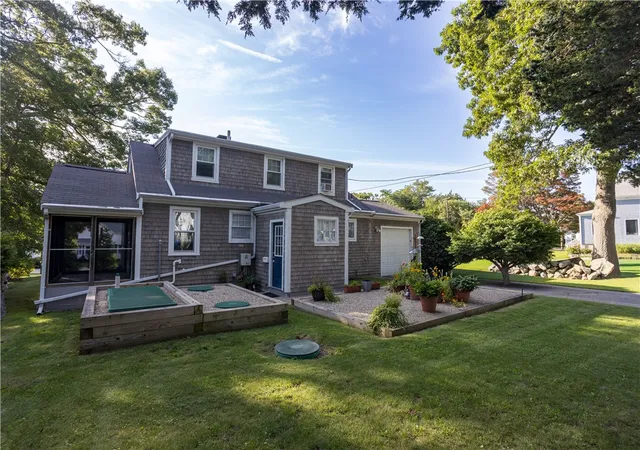 Photo 3 of Single family home for sale at 836 Main Rd, Tiverton, RI 02878 | MLS# 1420868 | Listing updated on 2026-08-31