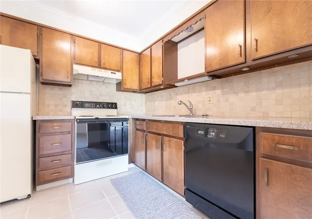 Photo 2 of Sale Pending at 196 Old River Rd #5B, Lincoln, RI 02865 | MLS# 1421092 | Listing updated on 2026-08-28