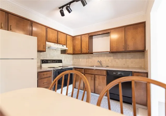 Photo 3 of Sale Pending at 196 Old River Rd #5B, Lincoln, RI 02865 | MLS# 1421092 | Listing updated on 2026-08-28