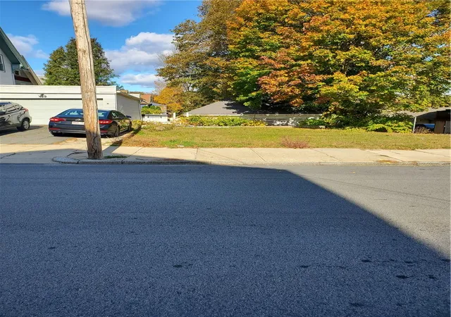 Photo 4 of Single family home for sale at 74 Maple St, Woonsocket, RI 02895 | MLS# 1421253 | Listing updated on 2026-09-01