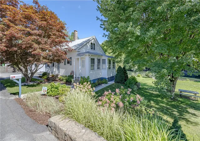 Photo 5 of Single family home for sale at 737 Putnam Pike, Greenville, RI 02828 | MLS# 1421952 | Listing updated on 2026-08-31