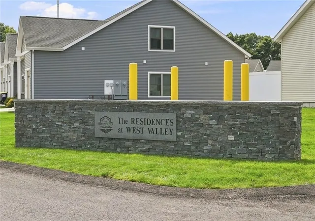 Photo 4 of Condo for sale at 6 W Valley Cir, West Warwick, RI 02893 | MLS# 1422048 | Listing updated on 2026-09-01
