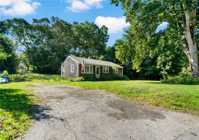 Photo 3 of Sale Pending at 430 Pond St, Wakefield, RI 02879 | MLS# 1423273 | Listing updated on 2026-10-08