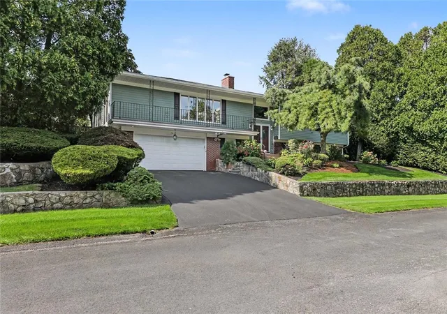 Photo 3 of Single family home for sale at 14 Sweet Hl Dr, Johnston, RI 02919 | MLS# 1423371 | Listing updated on 2026-09-28