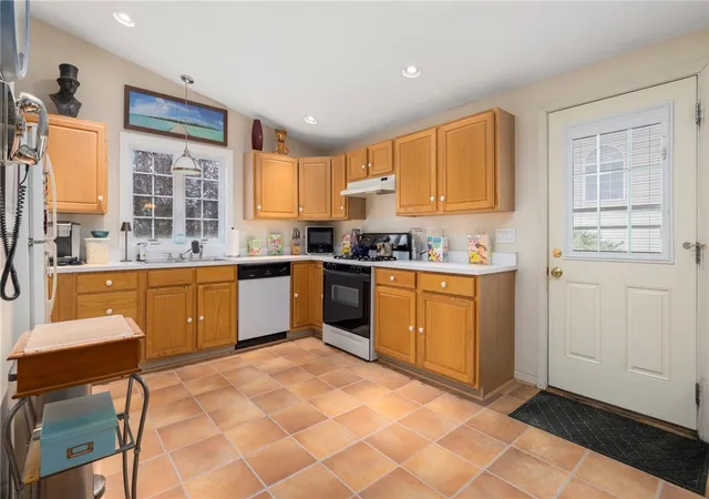 Photo 3 of Sale Pending at 330 Daggett Ave, Pawtucket, RI 02861 | MLS# 1423353 | Listing updated on 2026-10-09