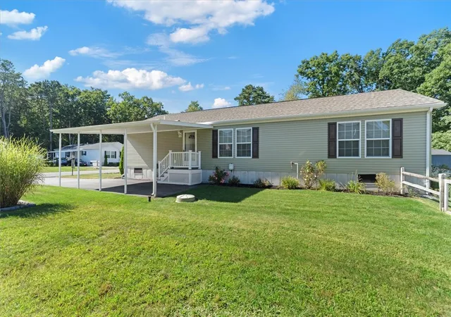 Photo 3 of Single family home for sale at 4 Cheryl Ln, Coventry, RI 02816 | MLS# 1422551 | Listing updated on 2026-10-11