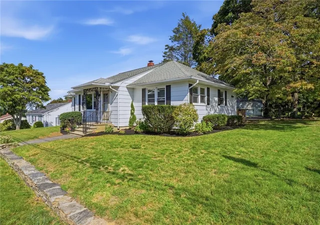 Photo 3 of Single family home for sale at 250 E View Ave, Cranston, RI 02920 | MLS# 1423571 | Listing updated on 2026-09-28