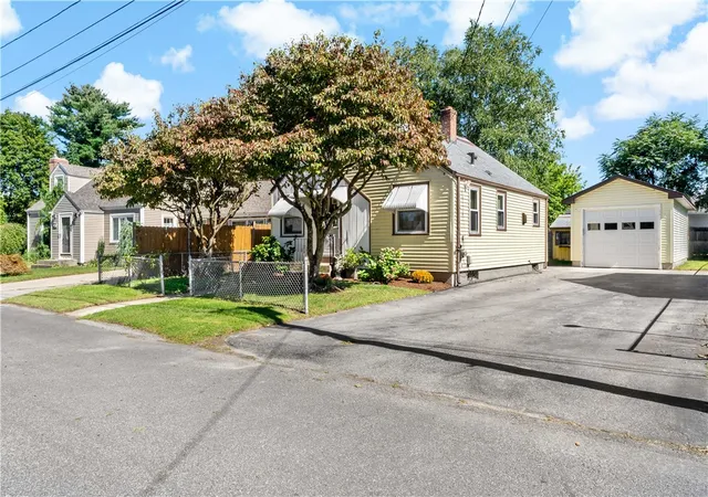 Photo 3 of Sale Pending at 66 Larchmere Dr, Rumford, RI 02916 | MLS# 1422947 | Listing updated on 2026-10-01