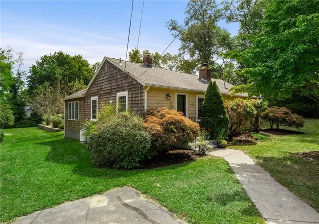 Photo 4 of Single family home for sale at 730 Congdon Hl Rd, Saunderstown, RI 02874 | MLS# 1423743 | Listing updated on 2026-10-09