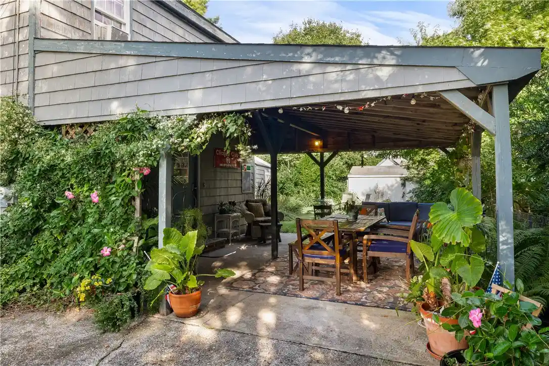 Photo 1 of Single family home for sale at 10 Washington St, Jamestown, RI 02835 | MLS# 1424110 | Listing updated on 2026-10-25