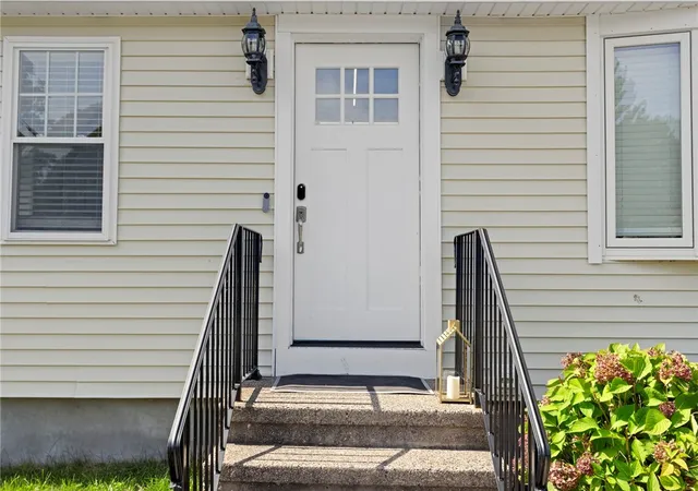 Photo 3 of Single family home for sale at 2640 Diamond Hl Rd, Cumberland, RI 02864 | MLS# 1424128 | Listing updated on 2026-10-05